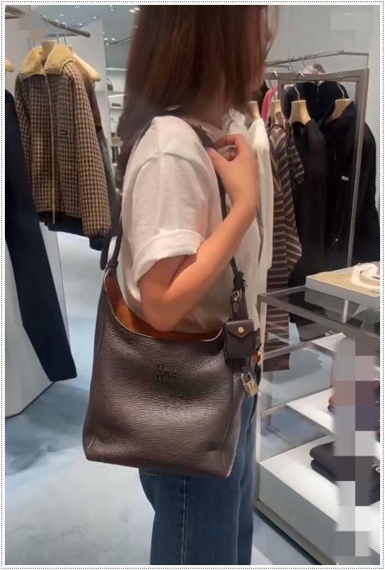 8e3aa2cef577caacfea88a4e0b24a97b_1765164165_2234.jpg 8e3aa2cef577caacfea88a4e0b24a97b_1765164165_2234.jpg