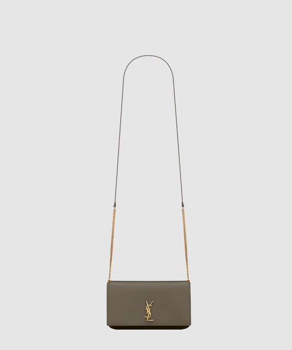 [SAINT LAURENT-생로랑] 스무스 가죽 소재의 스트랩 장식 MONOGRAM 폰 홀더 635095