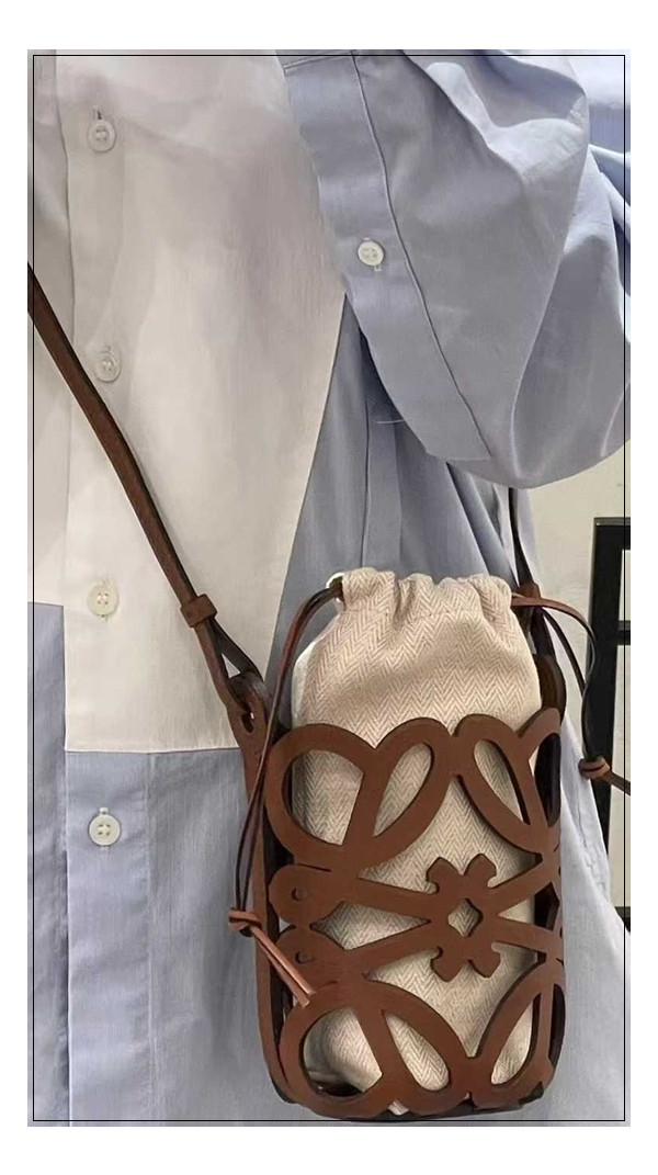 취향따라 고르는 로에베 미니 크로스백 감성자극 mini bag
