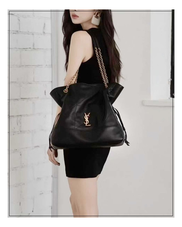 강렬한 이미지로 다가오는 생로랑 제이미 포숑,절제된 품격 그자체!!!