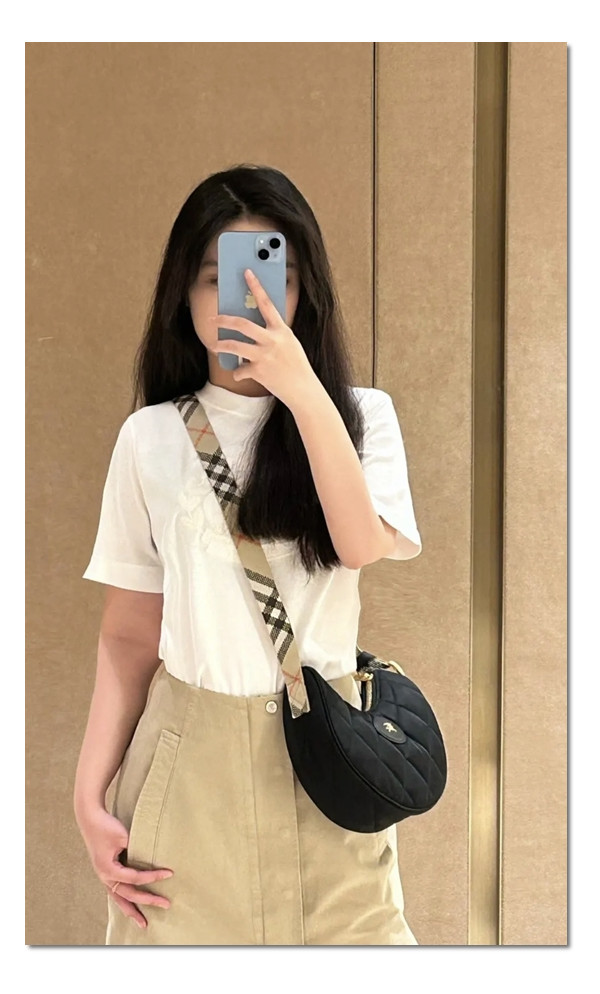 20대부터 70대까지 버버리 홀스슈 크로스바디백 조절식 웨빙 숄더끈이 장점