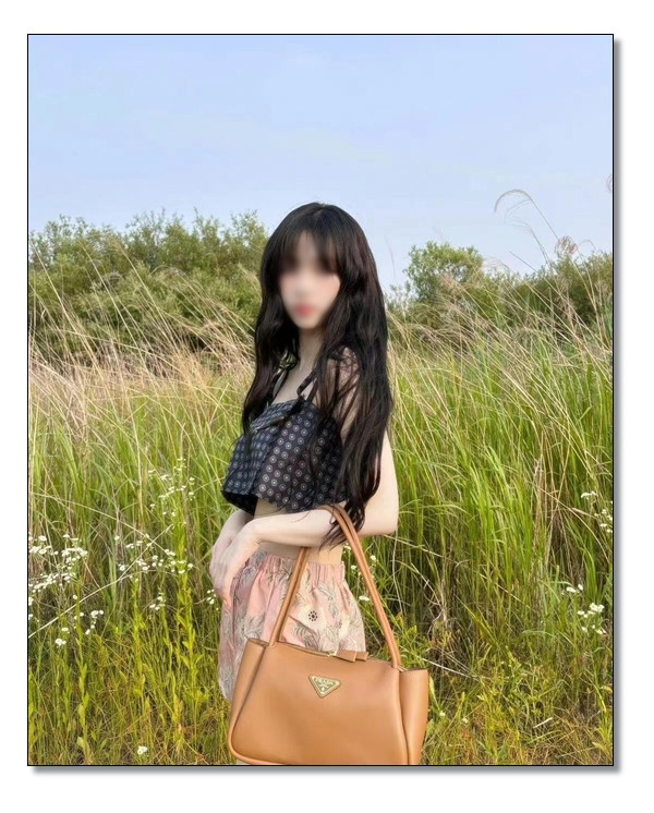 센스 만점을 엣지미를 갖춘 프라다 달링백 이름만큼 러블리함이 가득가득 러브홀릭!