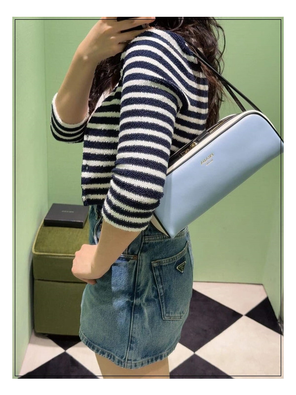 흔들흔들 마음을 사로잡는 공용 프라다 스윙백(swing) 어떤 매력을 장착?