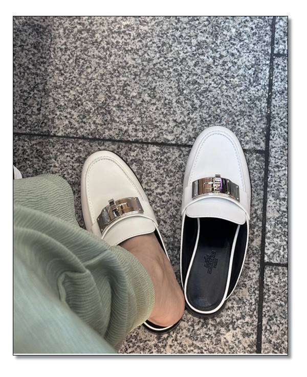 일상의 모든 순간을 빛내는 에르메스 뮬 이거 하나면 만사 오케이!