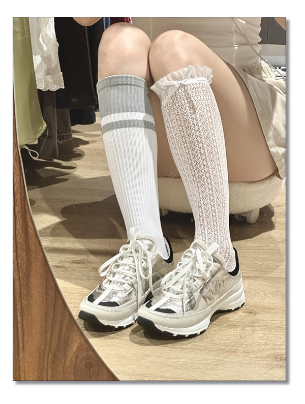 몽환적이고 시네마틱한 분위기의 샤넬 운동화 힙스러우면서도 활발함이 가득~