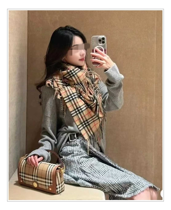 무심하게 툭 두르기 좋은 버버리 목도리 = 해피 스카프 독특한 마감처리 기법