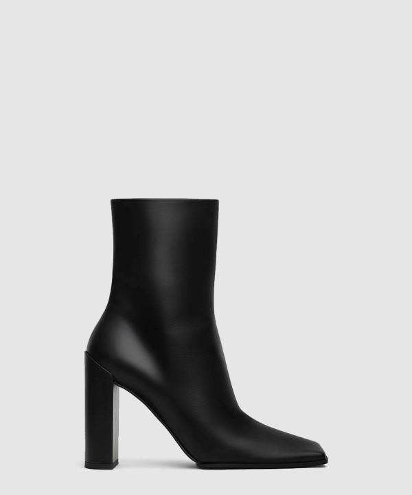 [ALAIA-알라이아] 스퀘어 앵클 부츠 AA3O2009I052