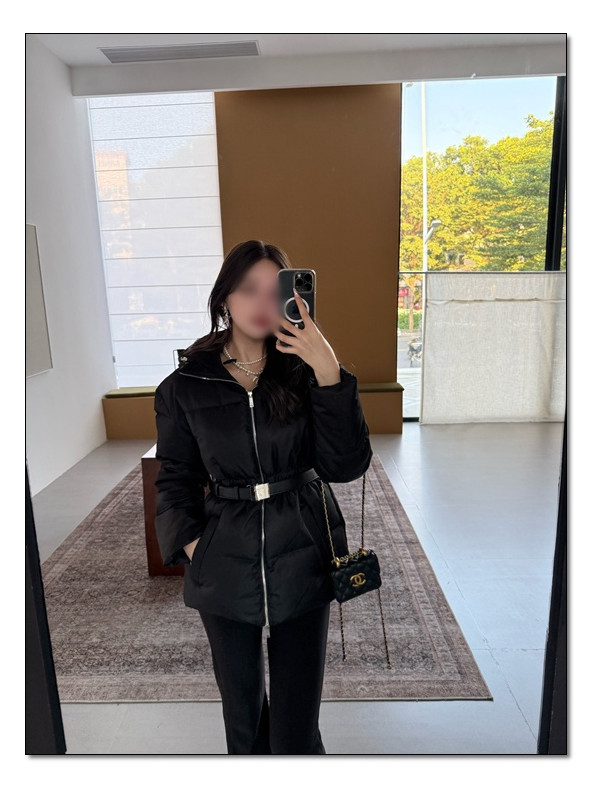 돋보적인 아름다움을 느낄수 있는 프라다 여성패딩 실루엣이 쵝오!