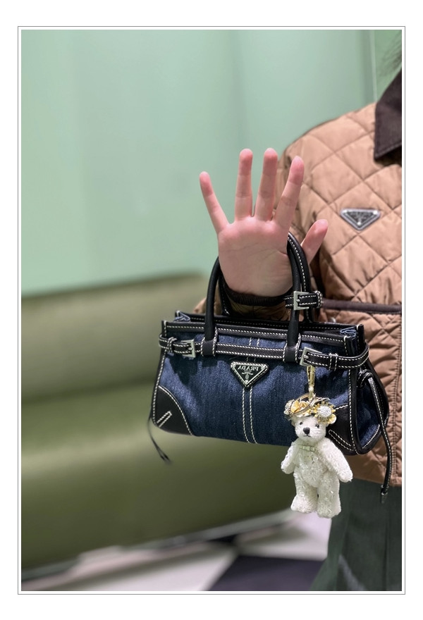 2 color로 보여주는, 프라다 소프트럭스 보니 깜찍한 자태에 빠지면 헤어나올수 없어요