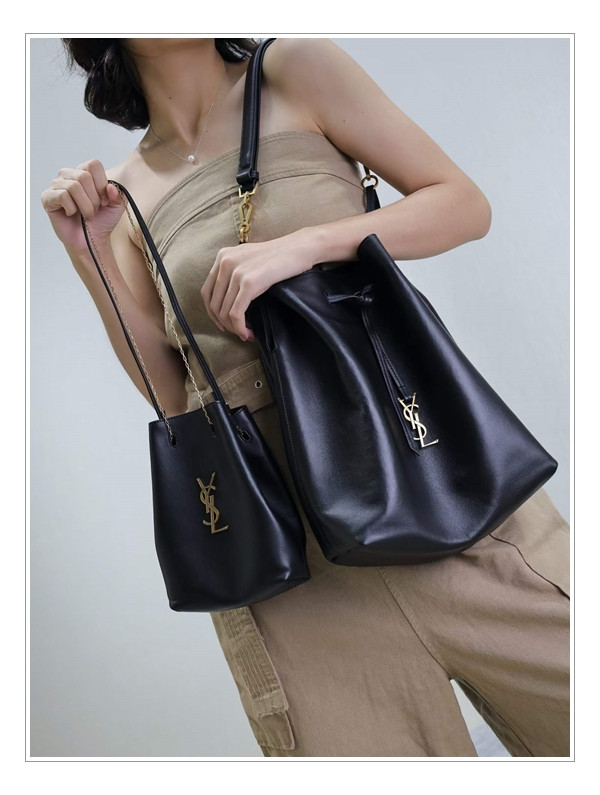 핸드백에 따라 무드가 달라지기 때문에 생로랑 포숑백 : 추천 이유