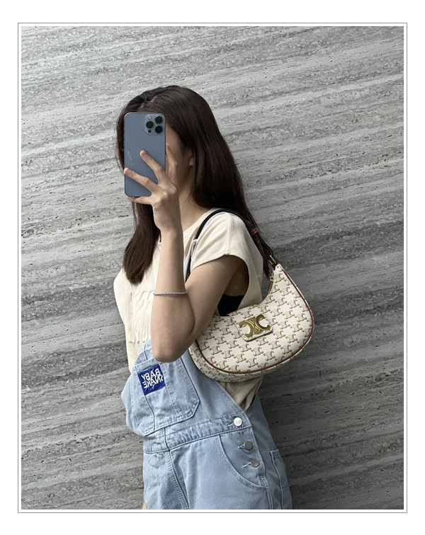 옛 추억에 잠기게 하는, 셀린느 아바백 모던함의 끝판왕으로 꾸준히~~오래오래!