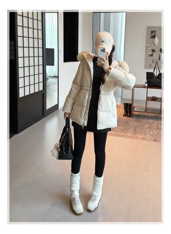 패피 필수템 ~! 프라다 여성 패딩 시크룩을 완성하는 독보적인 아이템