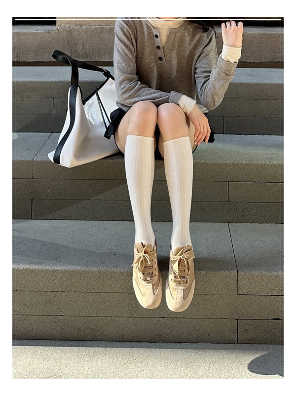 아이코닉한 비브 로우 로저비비에 운동화 viver 모델 텍스처 영감을 받아 탄생!