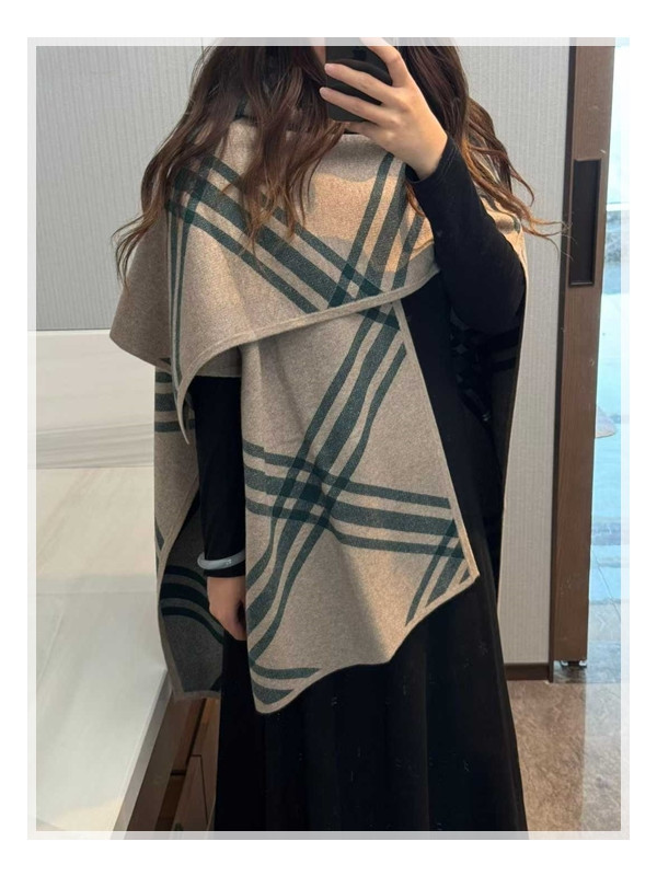 품절사태를 일으킬 수 있는 버버리 판초 혼자보기 아까운 착용후기들~