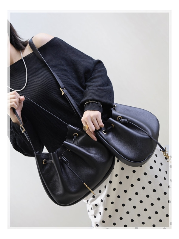 예쁜 주름을 가지고 있는, 생로랑 카산드라 호보백 - 후회없는 단짝같은 존재