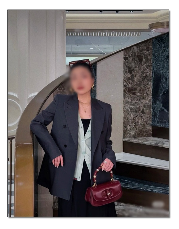 대나무숲의 뜻을 가진 구찌 뱀부백 handle과 lock에서 색다름을 느낄수가 있다.