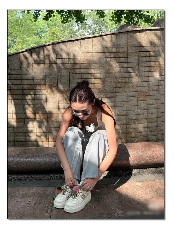 매치 시.리.즈의 또 다른 Point를 보여주는 펜디 스니커즈 강추강추~