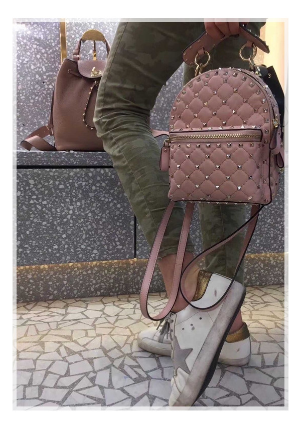 로마의 건축미를 담다 : 발렌티노 백팩 따라하고 싶은 착장의 주인공