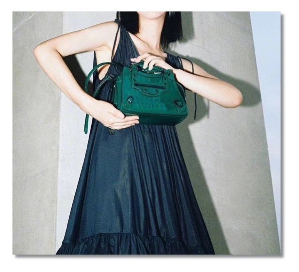 NEO CLASSIC 발렌시아가 네오 클래식 새로운 느낌으로 도전해보자!