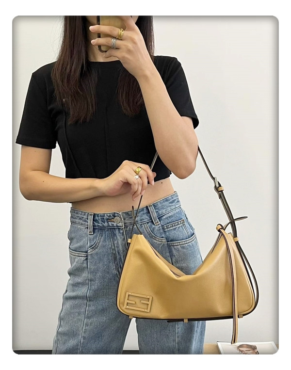 깔끔하고 가벼운 Bag 펜디 숄더백 심플리 지금까지 잘 들고 있죠.