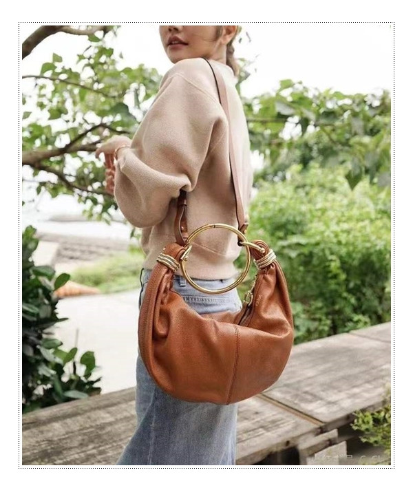 가방 추천 아이템 - 끌로에 호보백 (Bracelet) 그레인드 카프스킨