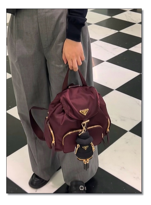 독특하면서도 유행타지 않는 것!! 프라다 백팩 스몰 기능성도 최고