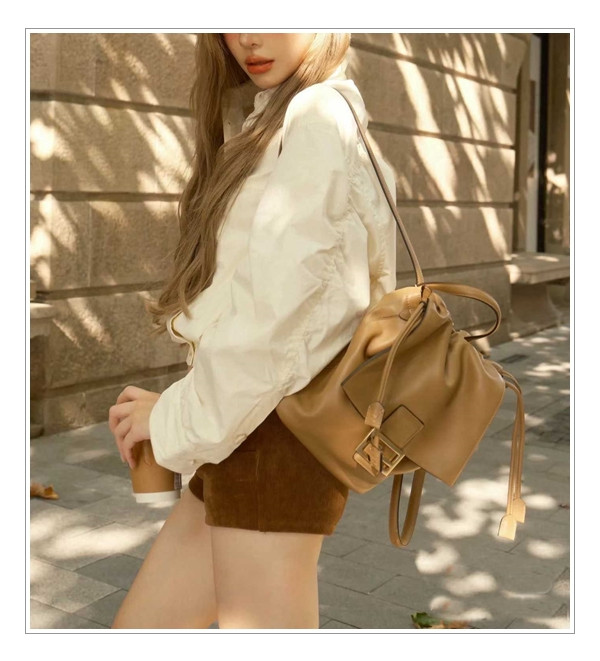 시크함 한 스푼 추가 : 펜디 백팩 유행이 돌아왔기 때문에 지금 바로 get