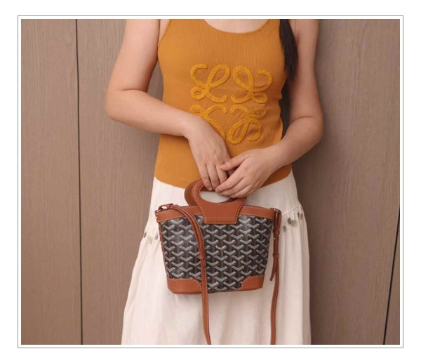 복조리 형태의 고야드 벨루가 미니백 뛰어난 활용성으로 여심을 사로잡아요