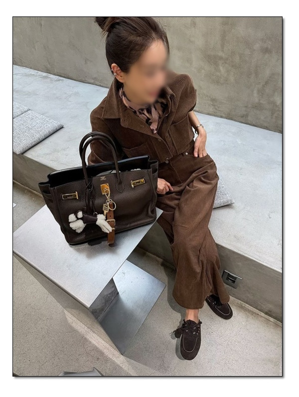 클래식한 보트 로퍼의 재해석 미우미우 단화 :) 경쾌하면서도 우아함의 조.화