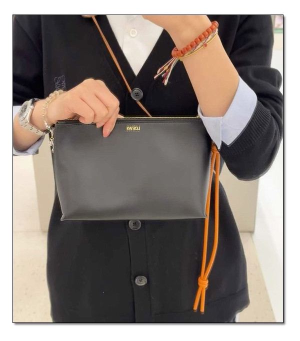 남성, 여성 모두 소환 가능템 로에베 클러치백 유용한 팁 방출~