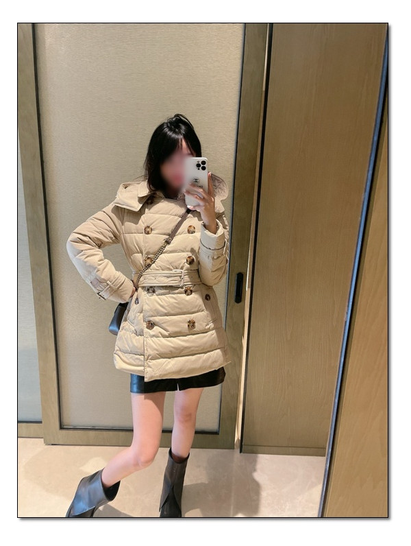 여성스런 엣지미 특색을 살린 버버리 여자패딩 포인트있게 입고 싶다면 바로 PICK!