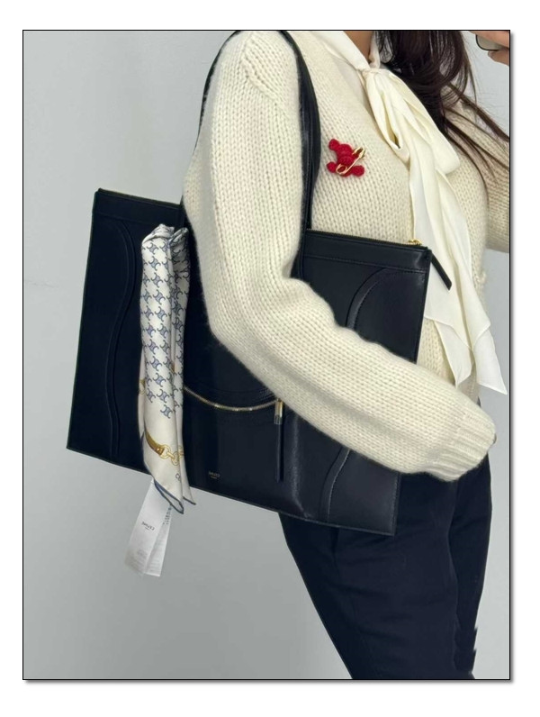 Luggage Bag의 새로운 버전, 셀린느 플랫 카바스- 글로시 카스프킨에 반하다