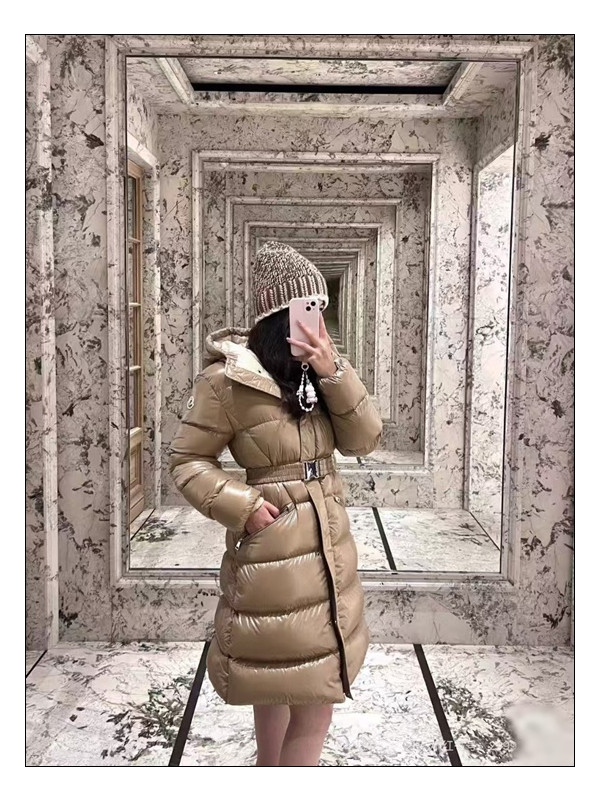 상징적인 나일론 래커 원단을 사용한 몽클레어 벨뷰 손꼽히는 아우터를 찾고싶다면!!