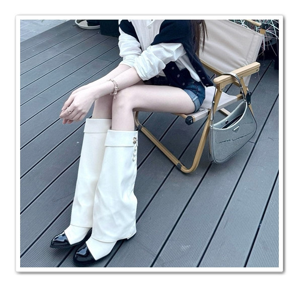 날씨가 추울 때는 따스함이 최고예요. 샤넬 부츠 High, Long으로 예쁘고 따뜻하게~