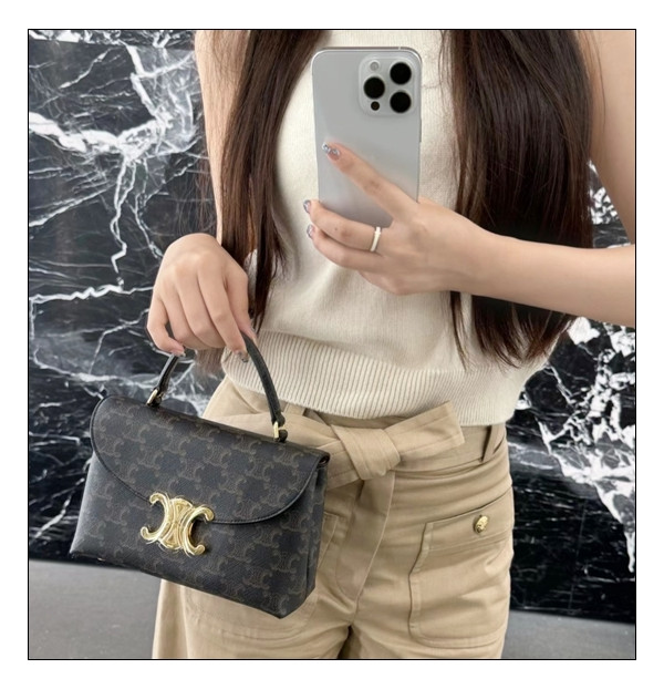 많은 주목과 사랑을 받는 셀린느 틴 니노백 우아하고 세련됨.