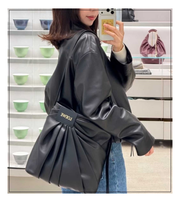 빅백 대열에 합류 = 로에베 토트백 드레이프 모두가 들 수 있는 추천 리스트