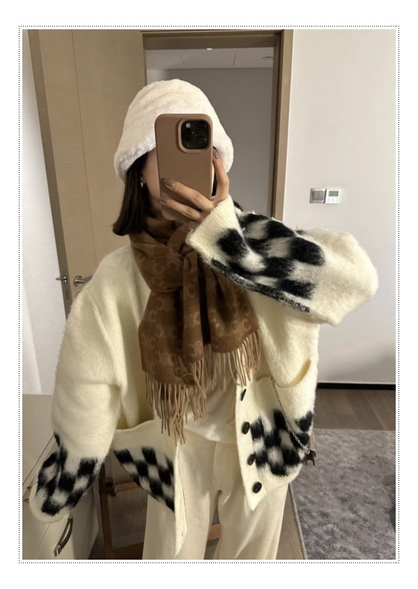 나에게 주는 선물은 바로 셀린느 머플러 이걸로 종결~! 대충 둘러도 트렌드해