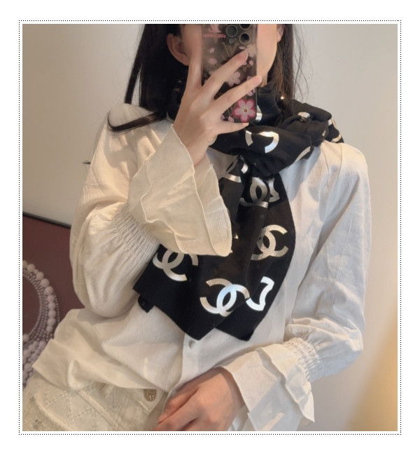 강추위 걱정 없게 하는 샤넬 머플러~ 한눈에 뿅 반하게 하는 코디 제안