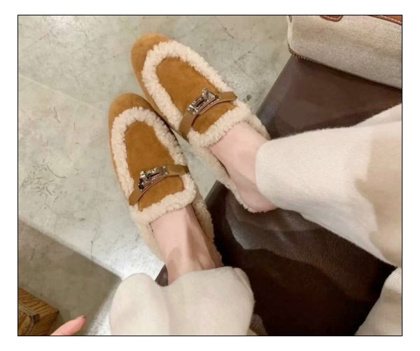 발끝 포인트 끝판왕!!! 에르메스 시어링 뮬로 예쁨과 따뜻함 장착하세요.