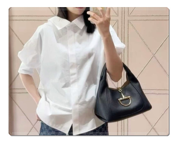 들때마다 행복한 가방은? 구찌 소프트빗 미디엄 Size 초이스해서 데일리로 쓰자.