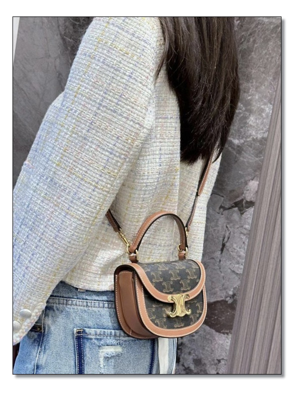 취향저격 나의 클레아 셀린느 미니 베사체 미모에 물이 오르는건 이 bag으로 패션의 완성이 되기 때문!