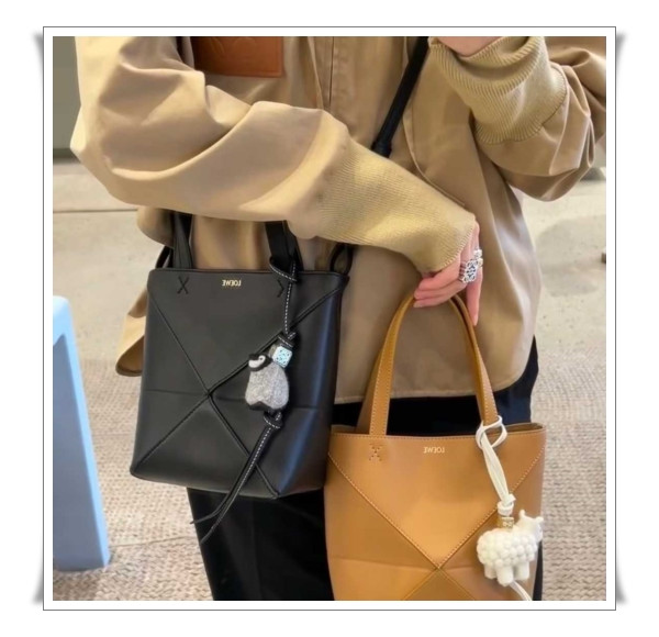 예술 작품 같은 오리가미 버전의 로에베 퍼즐 폴드 토트백 완벽을 추구하는 깐깐함