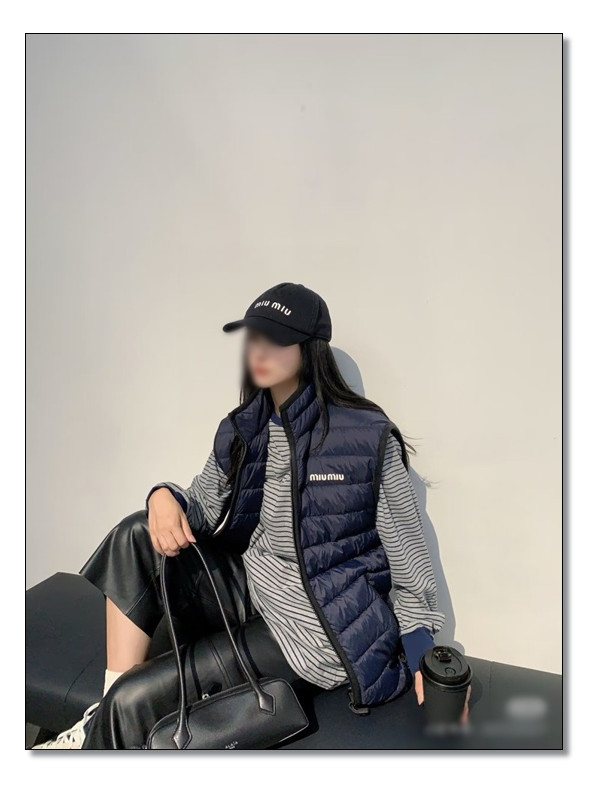 테크니컬한 퐁제의 트렌디함을 가지고 있는 미우미우 패딩조끼 필수지 필수!