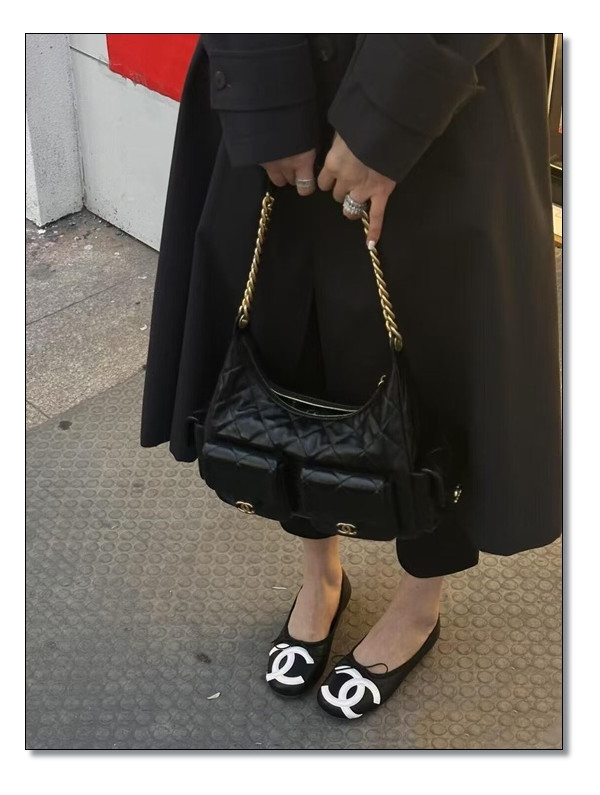 깔별로 소장하고 싶은 욕구가 마구마구 샘솟는 샤넬 플랫슈즈 깜봉 시리즈의 한수!