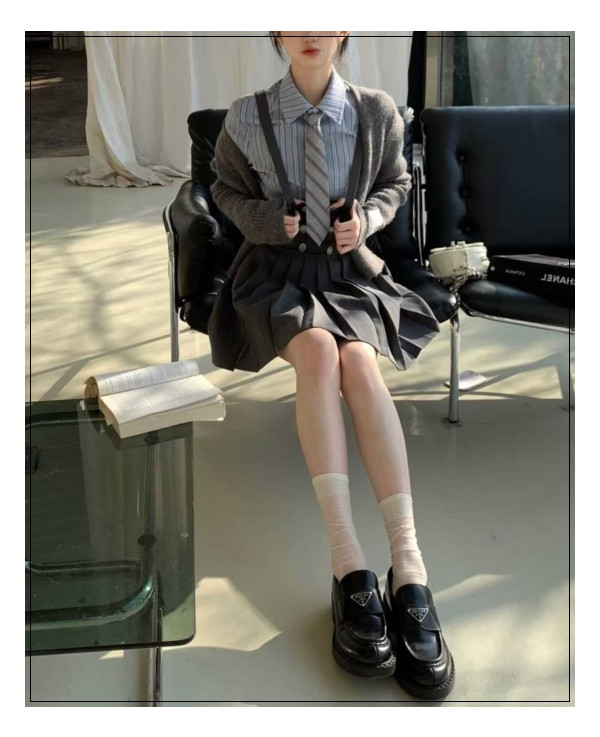 시밀러룩에 필요한 프라다 로퍼~ 모두가 반하는 구두의 끝판왕 다운 모습