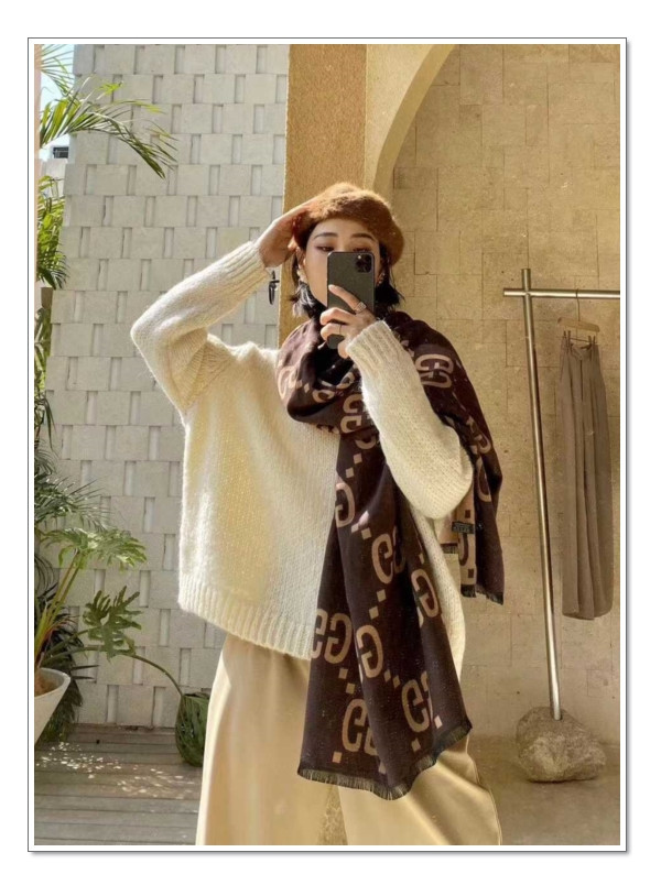 체온을 올리는 구찌 머플러 한파부터 포근한 봄까지 매일 색다르게 보이기