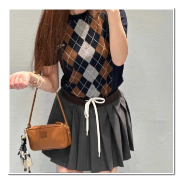 뻔한 핸드백에 질릴때 - 미우미우 파우치 숄더백 우아미를 한스푼 추가~