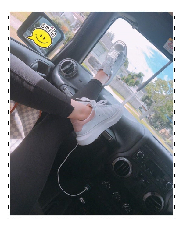 (커플템 추천) 알렉산더 맥퀸 운동화 미학적인 부분과 코디의 장점을 부각한 치트키