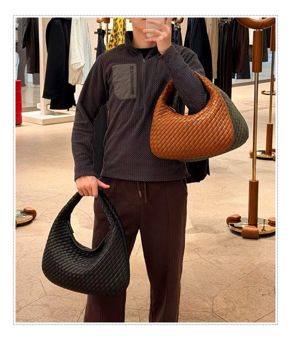 몸에 착착 감기는 보테가베네타 호보백 겸손하면서 가장 화려한 모순적인 매력템