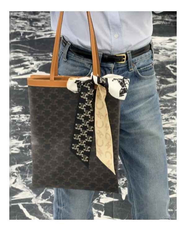 누구에게나 워너비 템이 될 수 있는 NEW 셀린느 플랫 쇼퍼백 상세리뷰 가져볼게요.